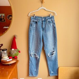 American Eagle Mom Jeans Light Wash Distressed Size 4 Regular
